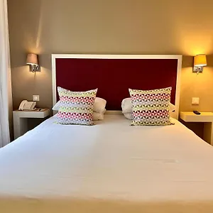 *** Otel Kyriad 18 - Porte De Clignancourt - Montmartre Fransa