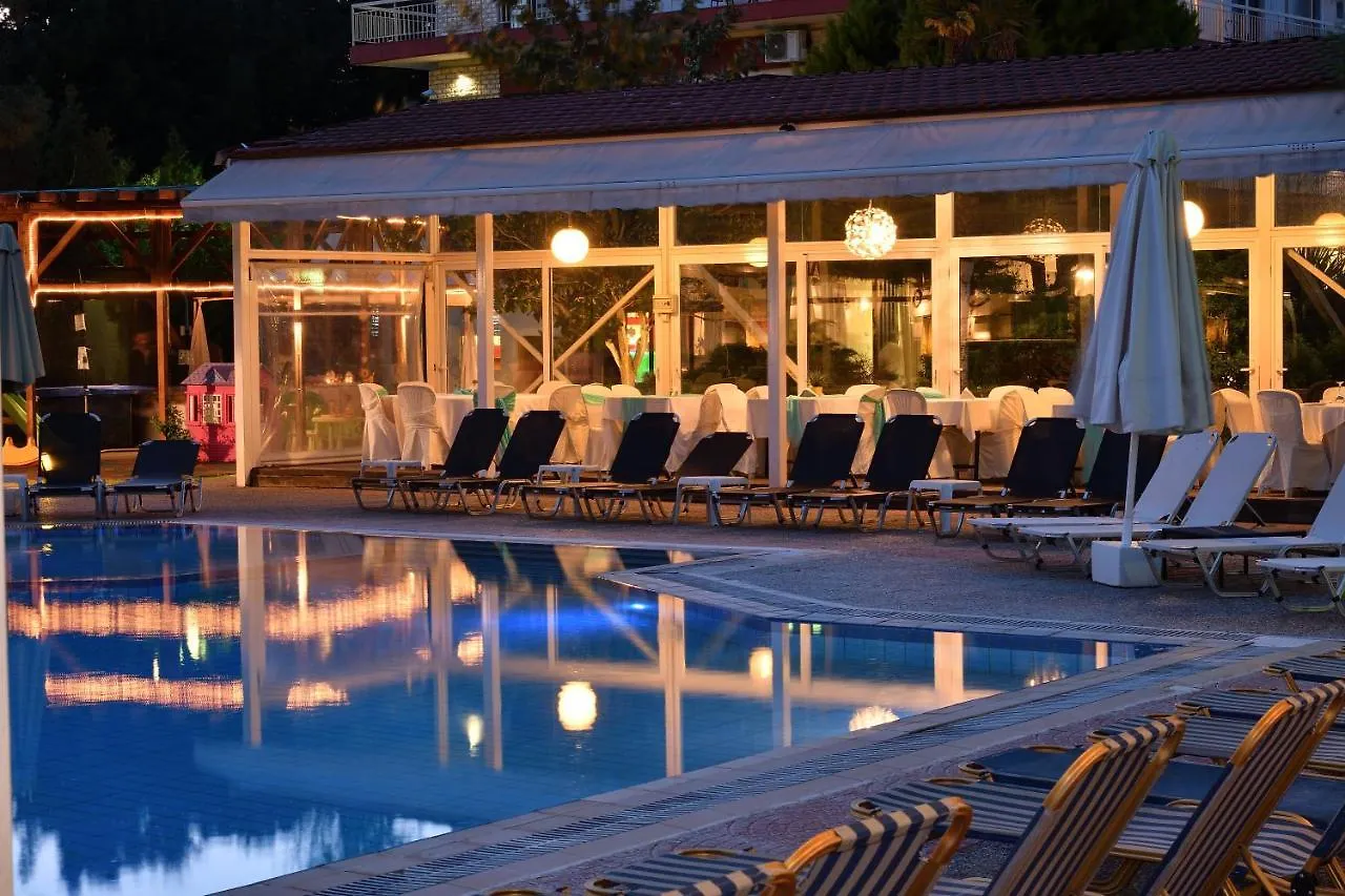 Four Seasons Hotel Trilofo
